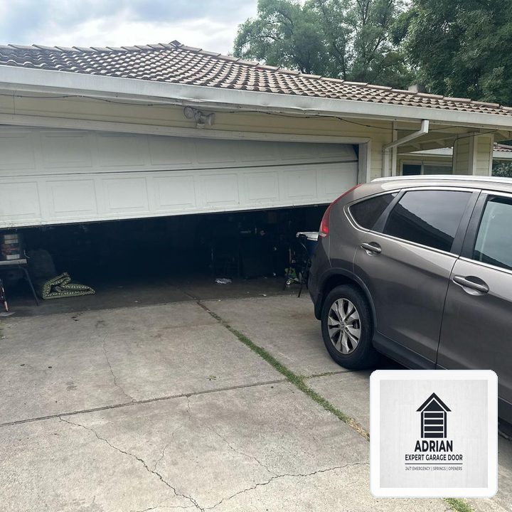 Adrian Expert Garage Door Dispatch in Maple Valley (Covington Area): Heavy-Duty EPDM Perimeter & Bottom Seal Weatherproofing - Maple Valley, WA